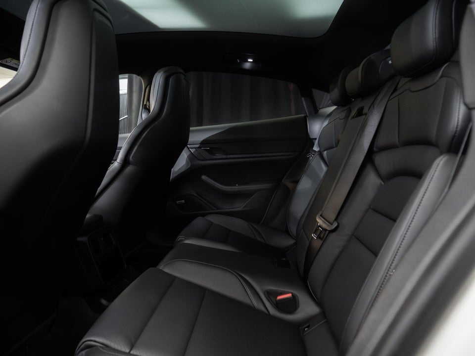 Porsche Taycan Performance+ 4d