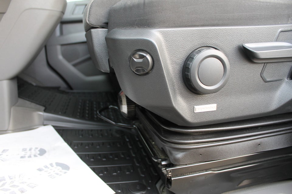 VW Crafter 35 2,0 TDi 140 Kassevogn L3H2 aut.