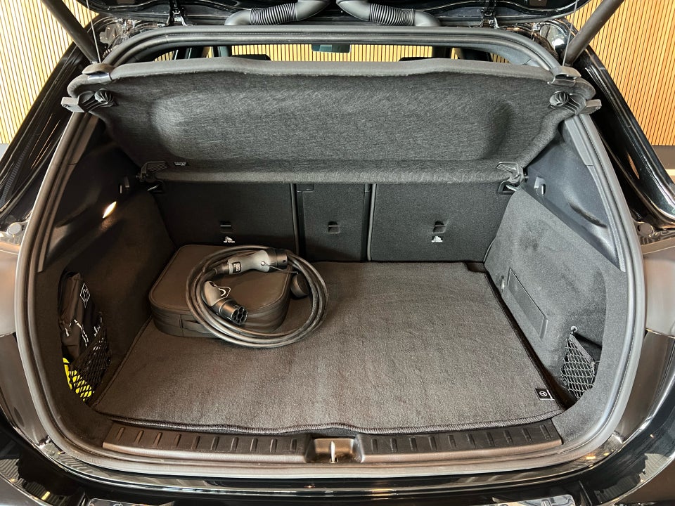 Mercedes EQA300 Progressive 4Matic 5d