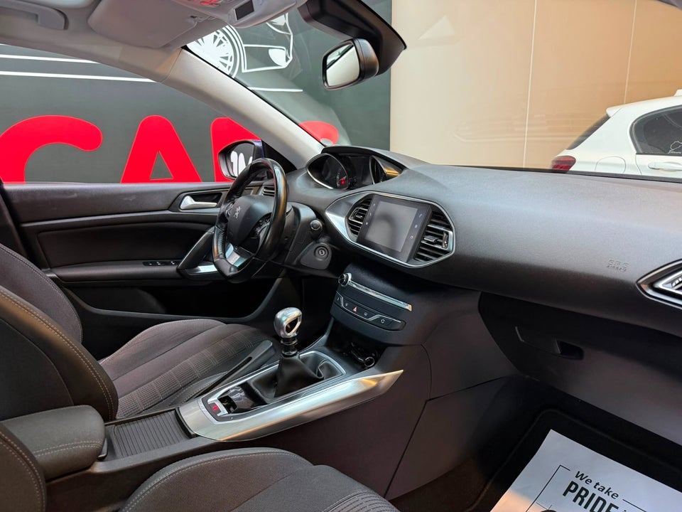 Peugeot 308 1,2 PureTech 130 Selection Sky SW 5d