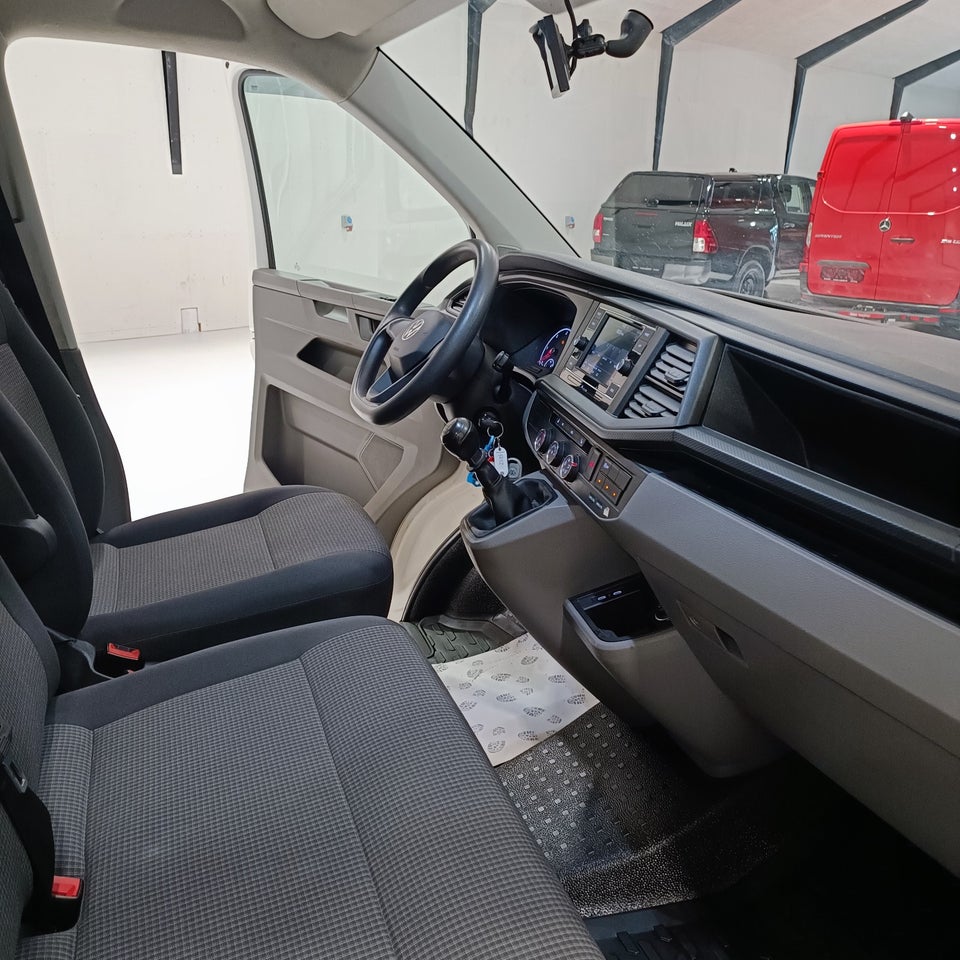 VW Transporter 2,0 TDi 150 Mandskabsvogn m/lad 4d