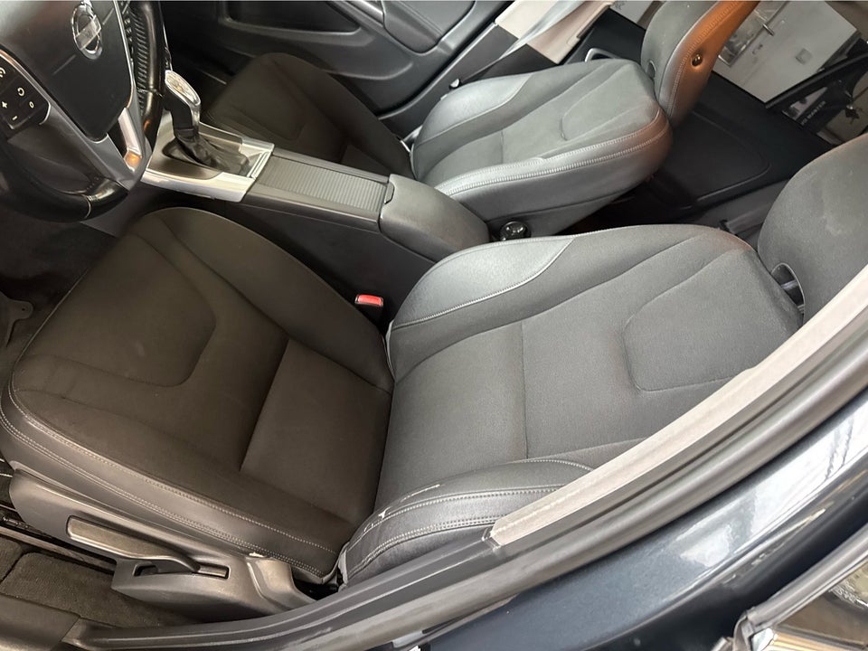 Volvo V60 1,6 T4 180 Momentum aut. 5d