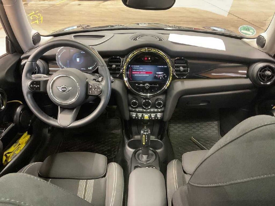 MINI Cooper SE Essential 3d