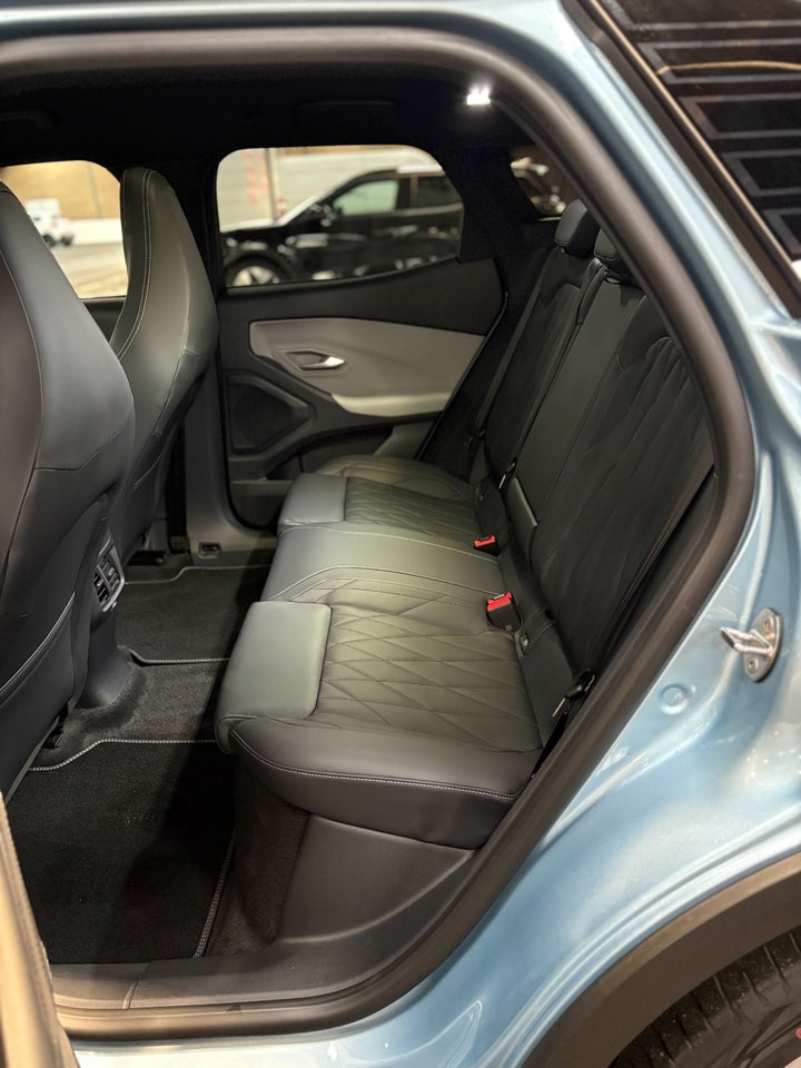 Ford Explorer 77 Premium Extended Range 5d