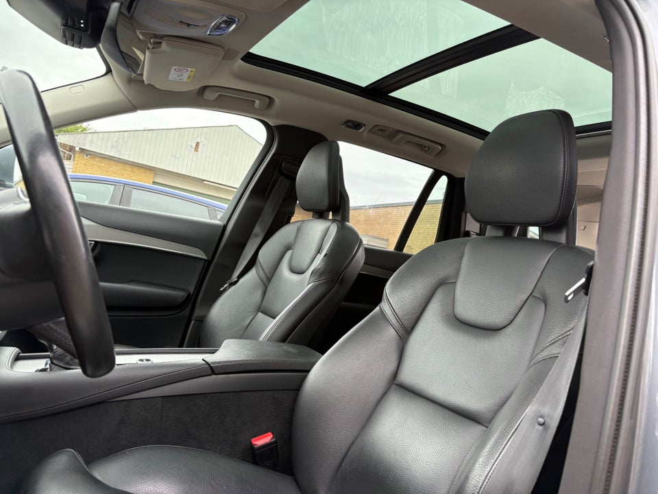 Volvo XC90 2,0 D5 235 Momentum aut. AWD 7prs 5d