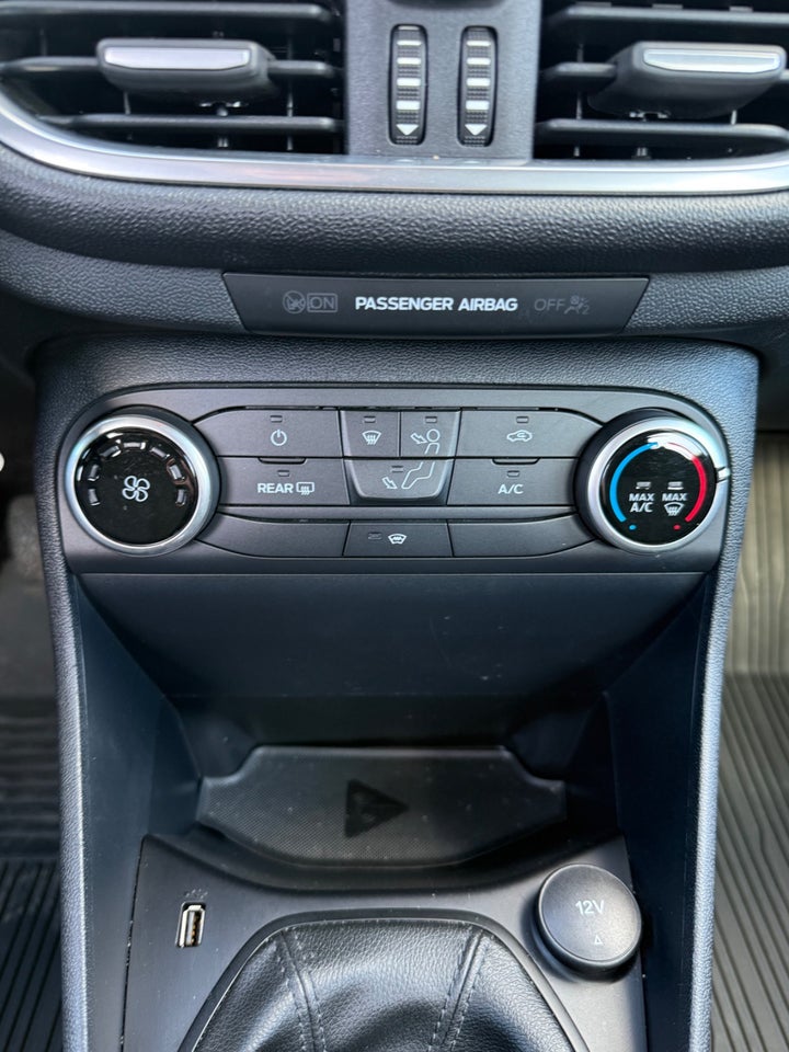 Ford Fiesta 1,0 EcoBoost mHEV Connected 5d