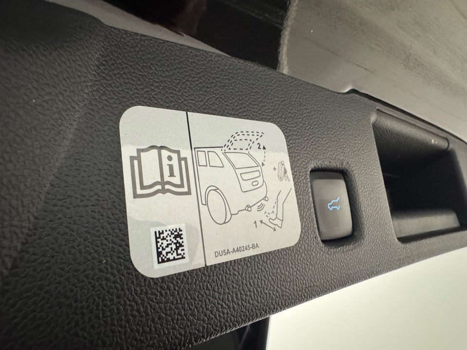 Ford Kuga 2,5 PHEV Vignale CVT 5d