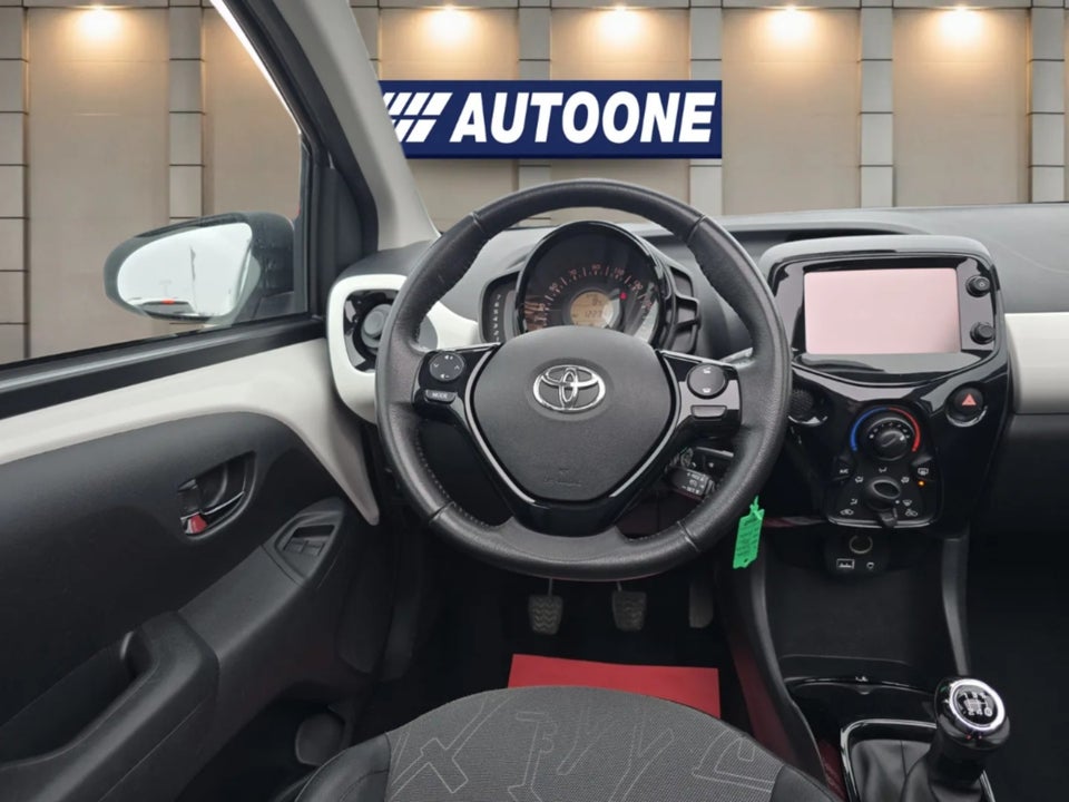 Toyota Aygo 1,0 VVT-i x-wave Sky 5d