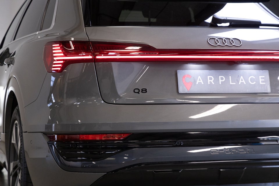 Audi Q8 e-tron 50 quattro 5d