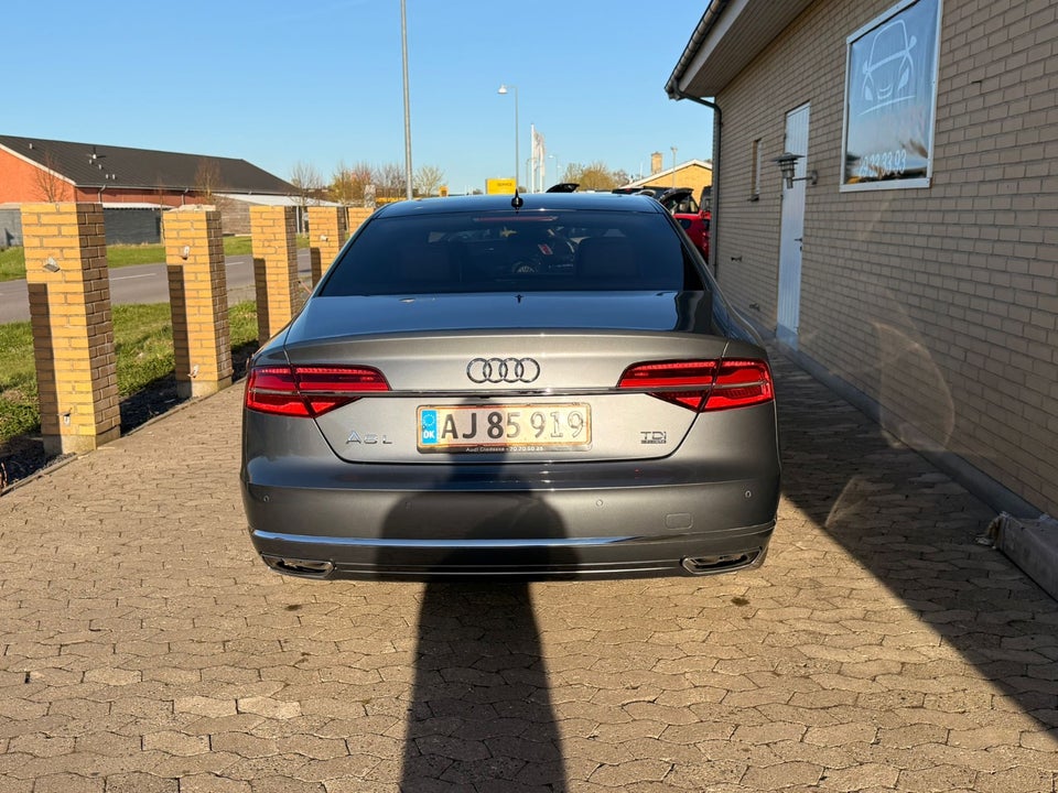 Audi A8 3,0 TDi 258 quattro Tiptr. lang 4d