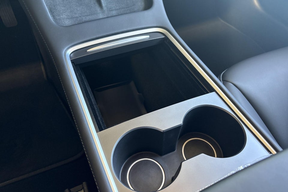 Tesla Model 3 Standard Range+ RWD 4d