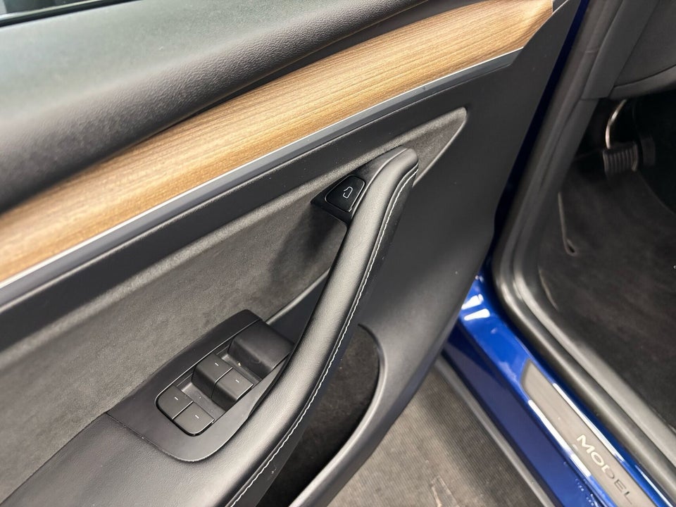 Tesla Model Y Long Range AWD 5d