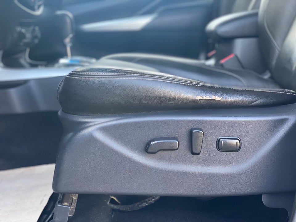 Nissan Navara 2,3 dCi 190 Db.Kab Tekna aut. 4d