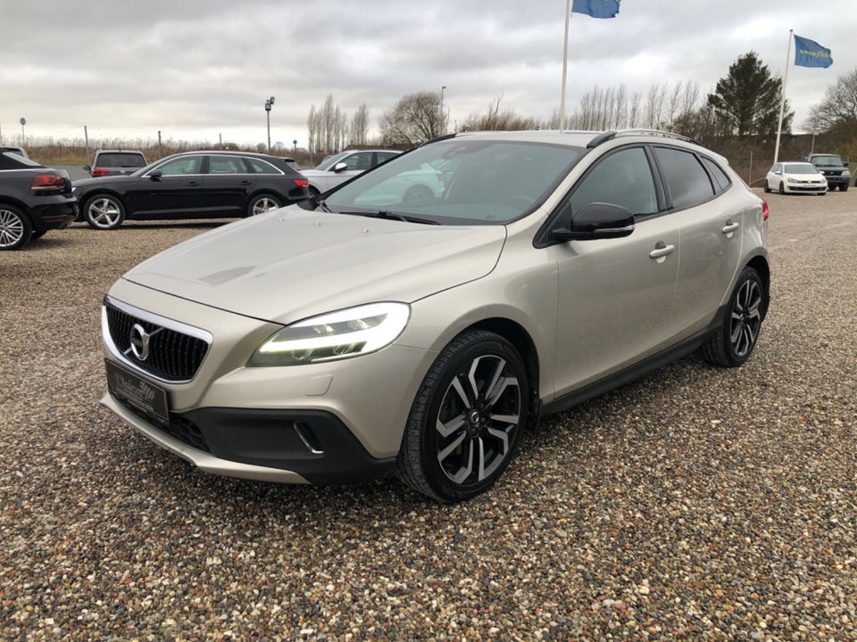 Volvo V40 CC 2,0 D2 120 Momentum 5d