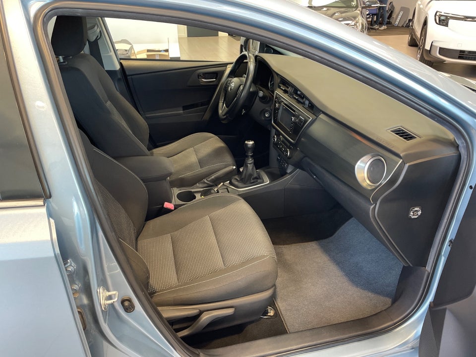 Toyota Auris 1,6 T2 5d