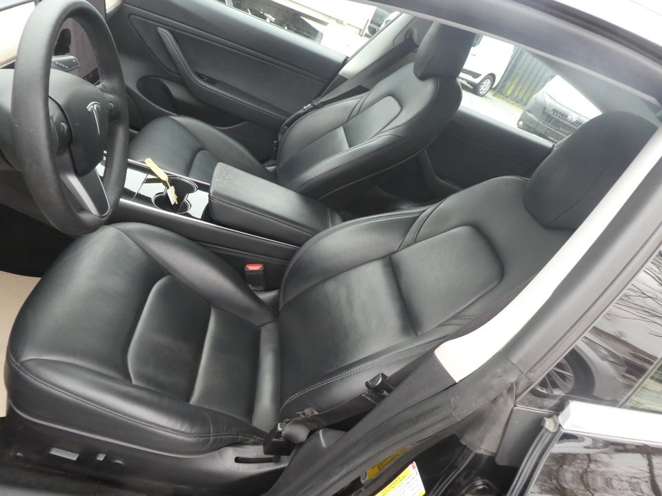 Tesla Model 3 Standard Range+ RWD 4d