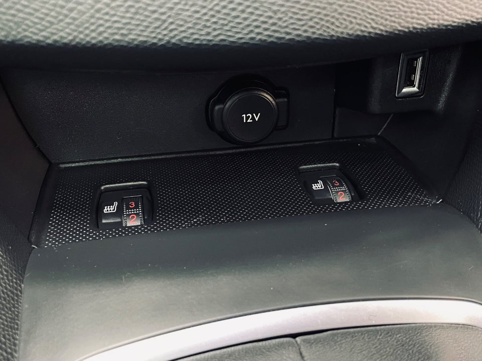 Peugeot 308 1,2 PureTech 130 Allure Sky 5d