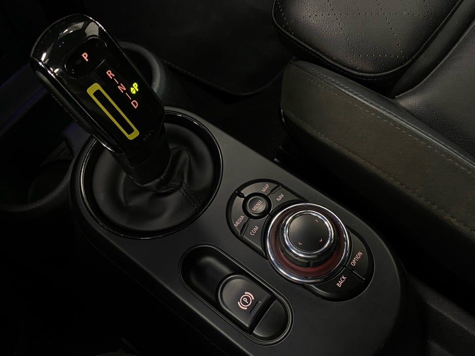 MINI Cooper SE Essential 3d
