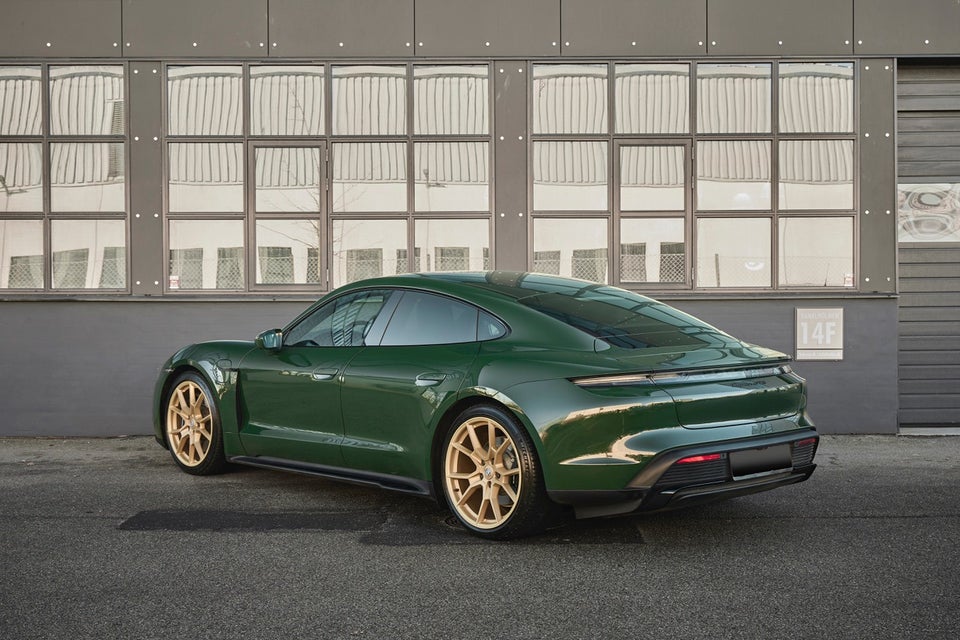 Porsche Taycan GTS Performance+  4d