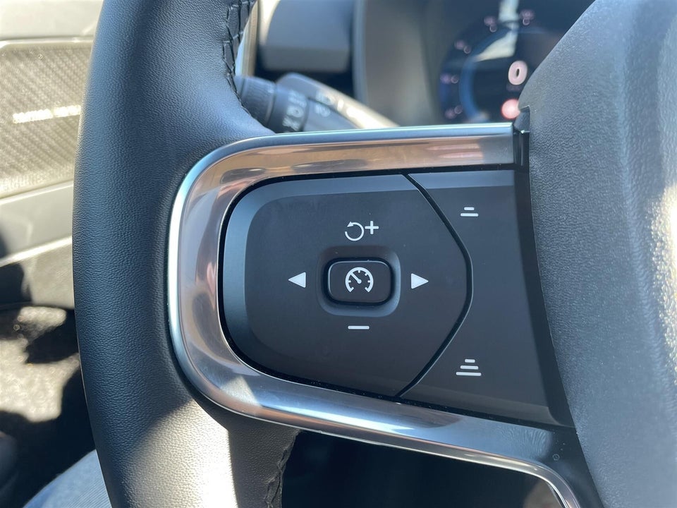 Volvo EC40 Twin Black Edition 5d