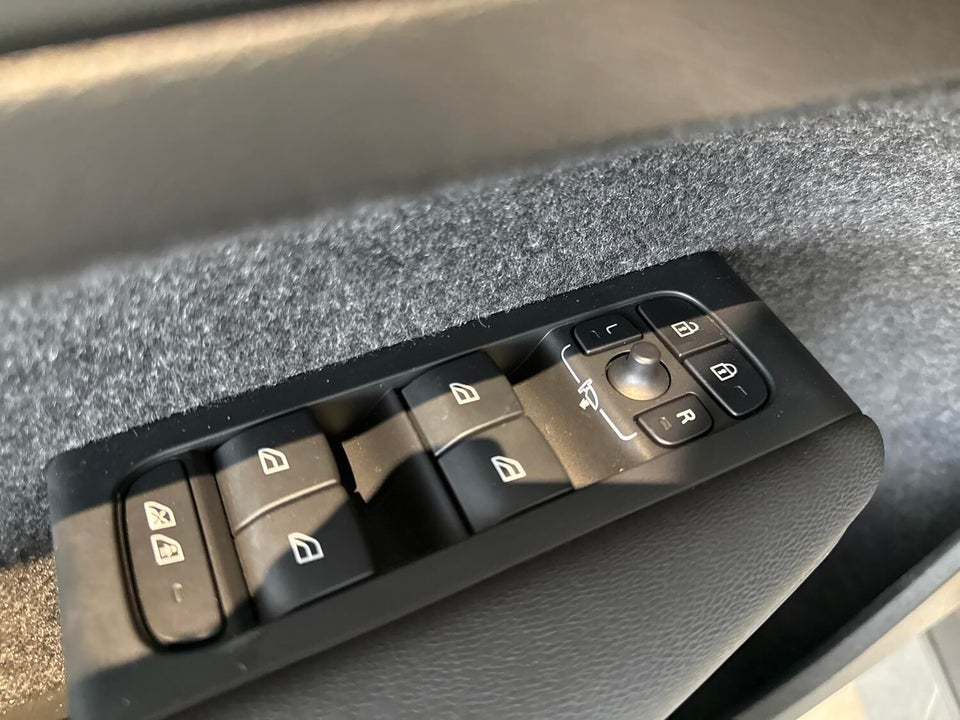 Volvo XC40 ReCharge Extended Range Plus 5d