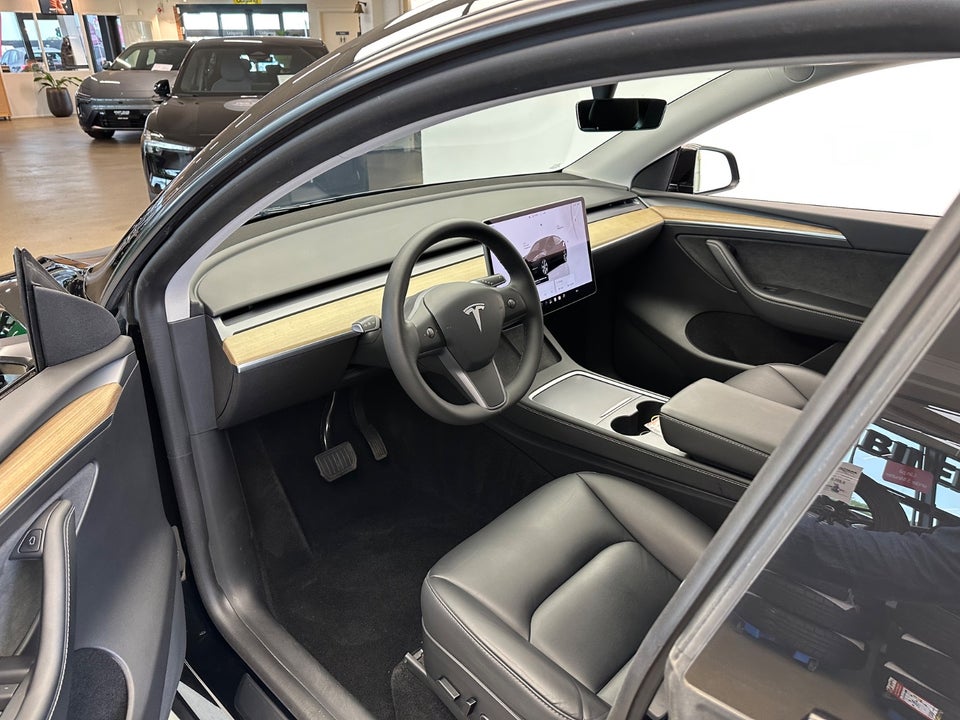 Tesla Model Y RWD 5d
