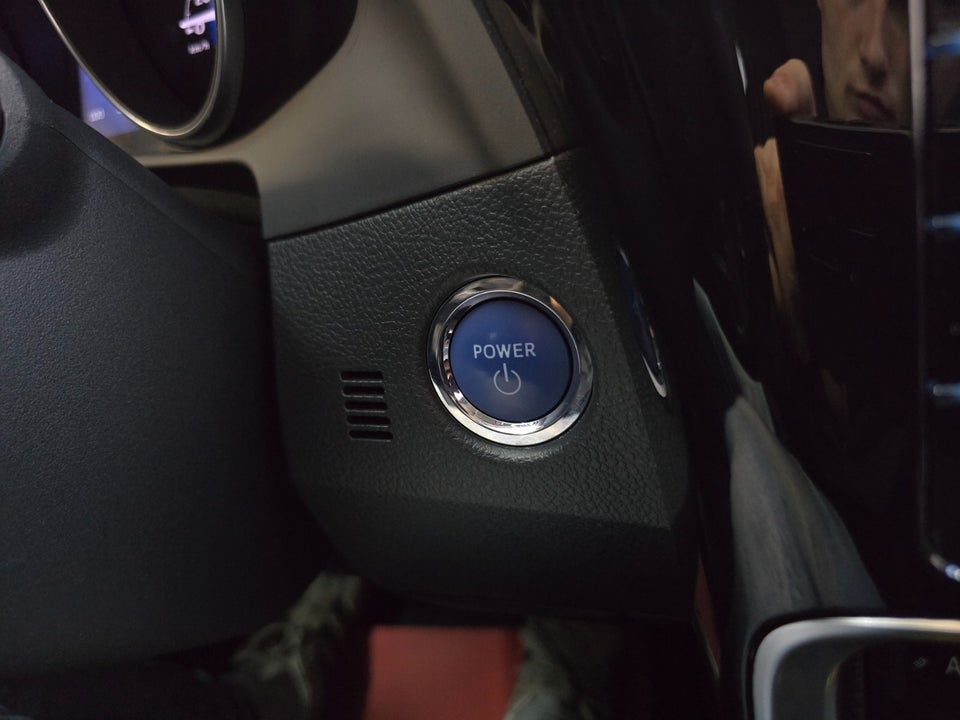 Toyota Auris 1,8 Hybrid H1 CVT 5d