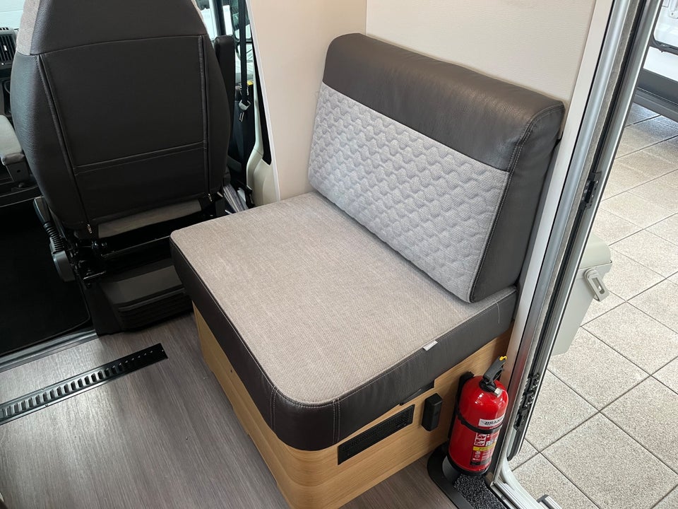 Fiat Adria 2,3 Coral Plus 670 SLT aut. 3d