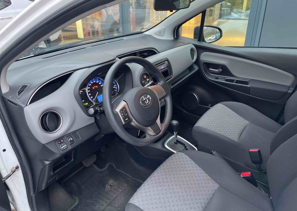 Toyota Yaris 1,5 Hybrid H1 e-CVT 5d