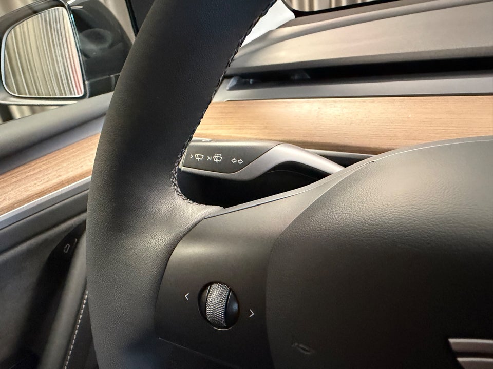 Tesla Model Y Long Range AWD 5d