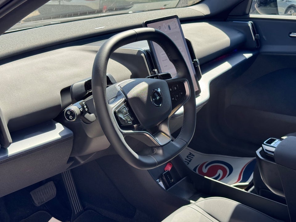Volvo EX30 Extended Range Black Edition 5d