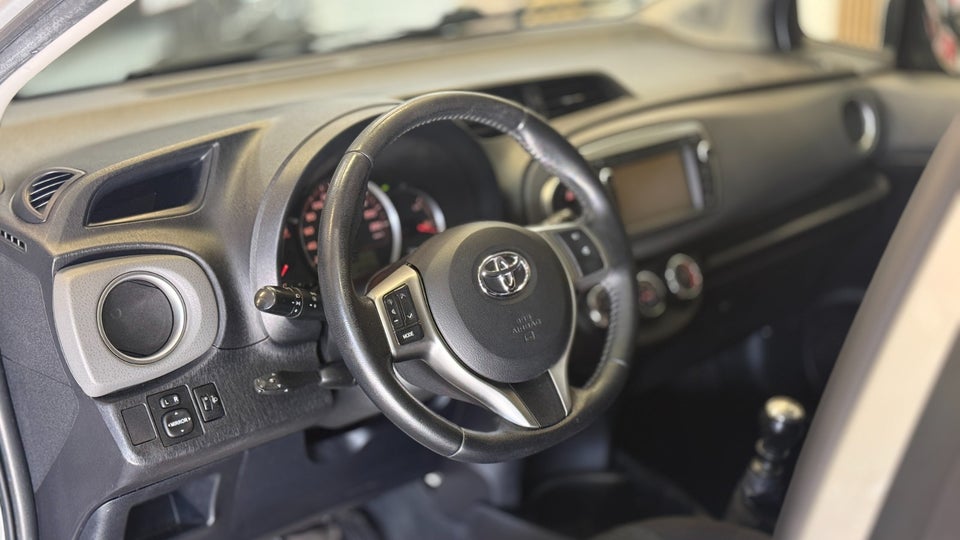 Toyota Yaris 1,3 VVT-i T1 5d