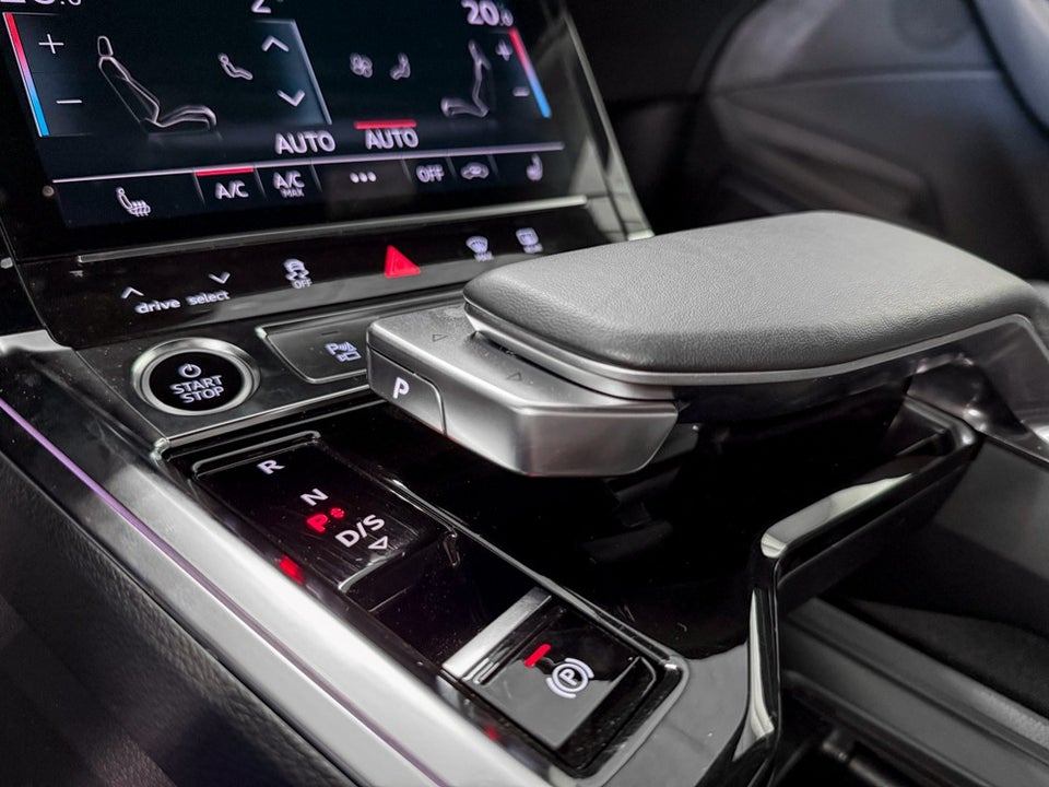 Audi Q8 e-tron 55 S-line quattro 5d