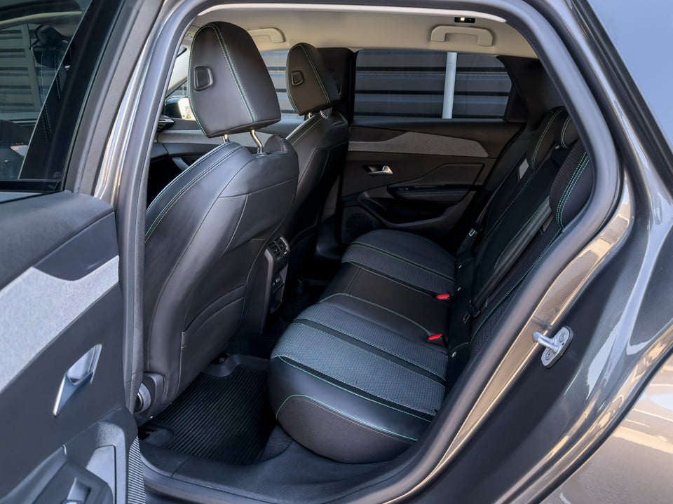 Peugeot 308 1,6 Hybrid First Selection+ EAT8 5d