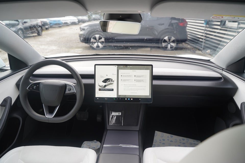 Tesla Model 3 Long Range AWD 4d