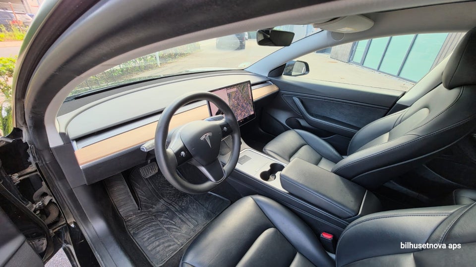 Tesla Model 3 Long Range AWD 4d
