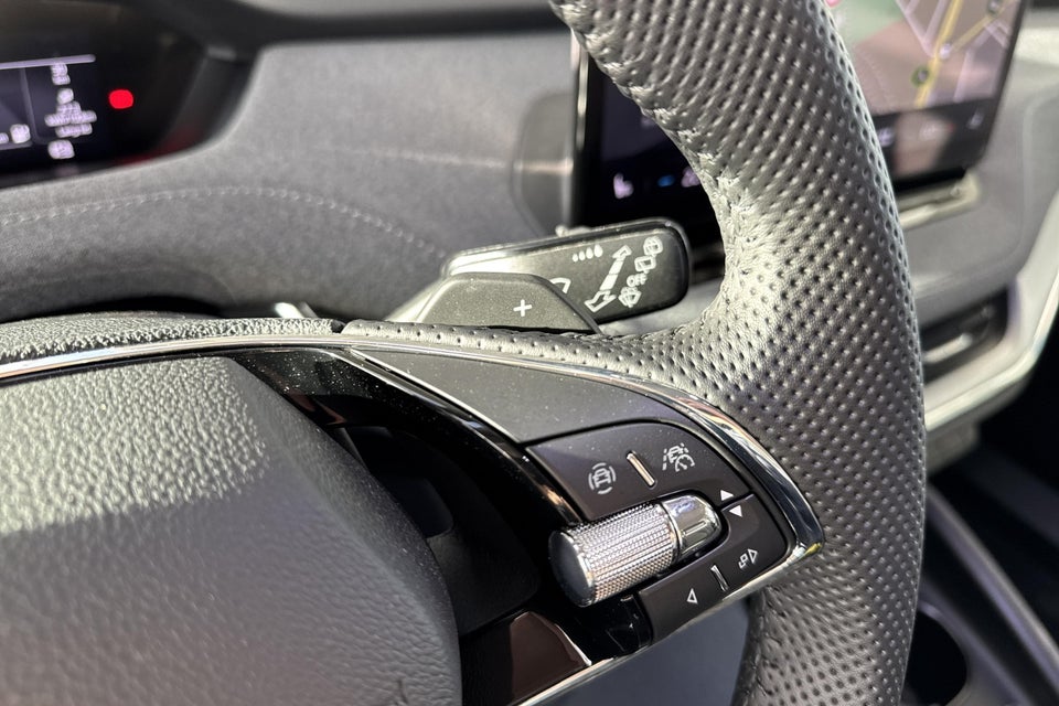 Skoda Enyaq 60 iV Plus 5d