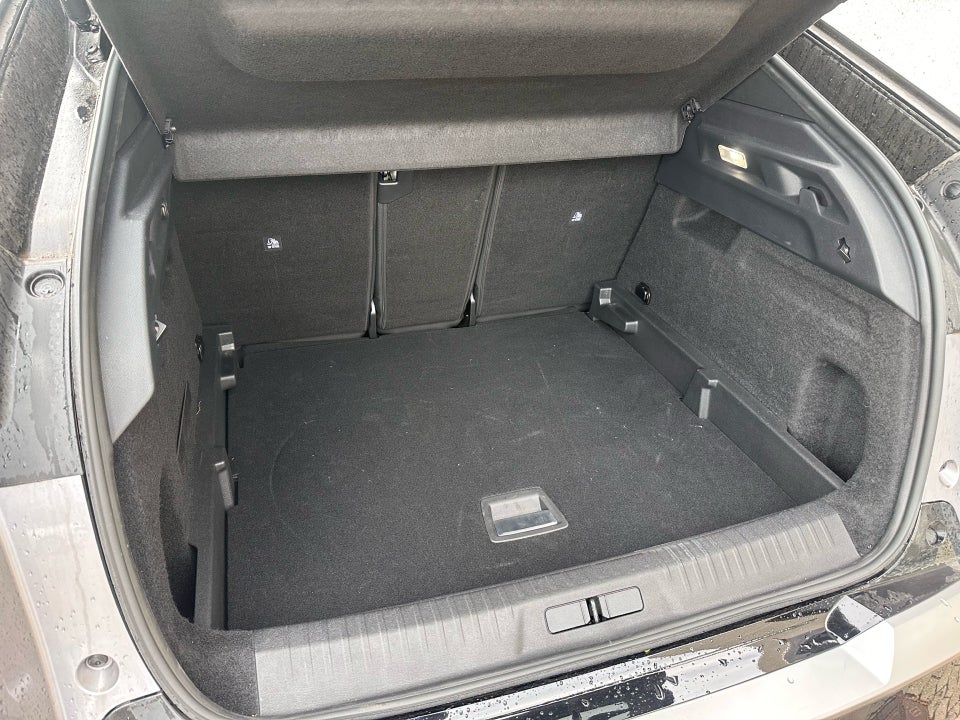 Peugeot e-3008 77 GT Pack 5d