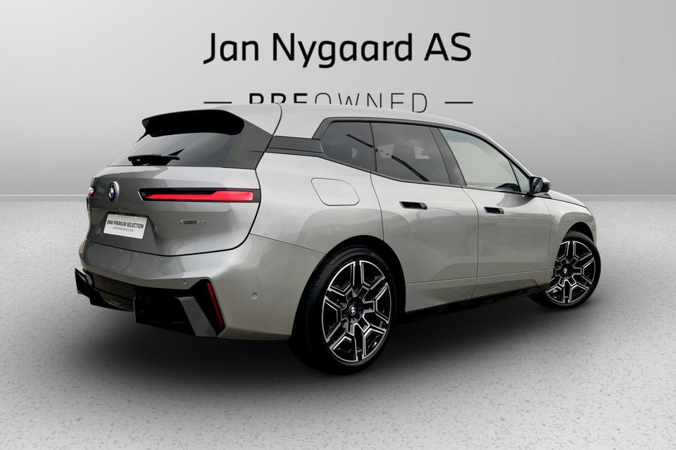 BMW iX xDrive60 Fully Charged 5d