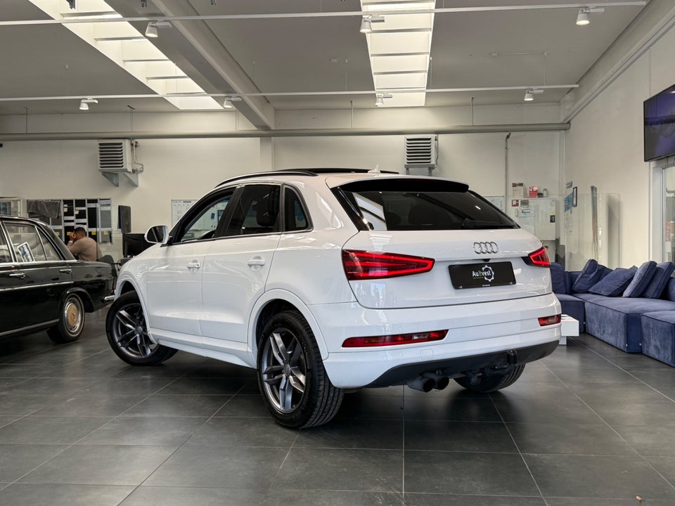 Audi Q3 2,0 TFSi 200 S-line S-tr. 5d