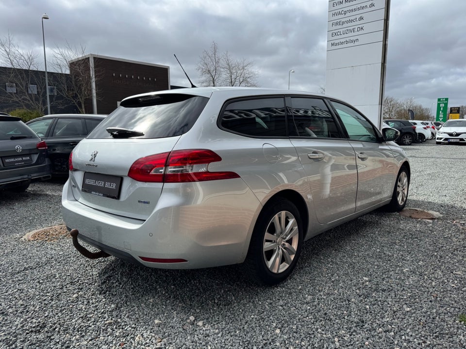 Peugeot 308 1,6 BlueHDi 120 Allure SW 5d