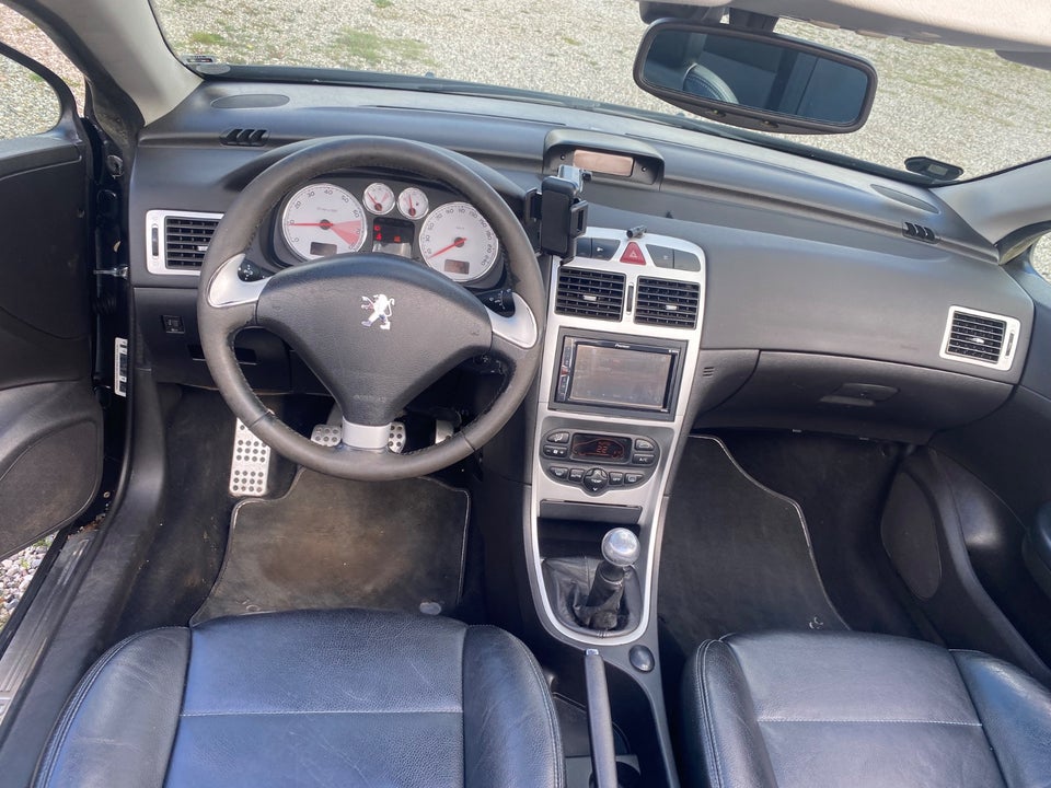 Peugeot 307 2,0 16V CC 2d