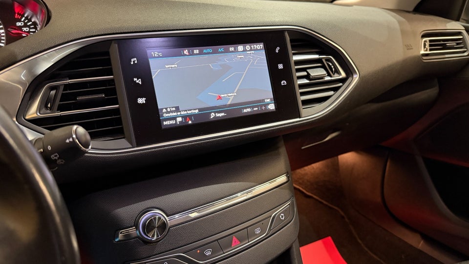 Peugeot 308 1,2 e-THP 130 Allure Sky 5d