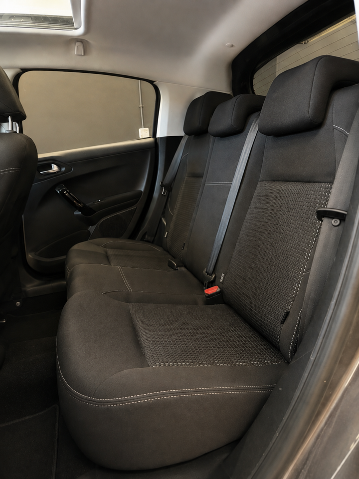 Peugeot 208 1,2 PureTech 82 Allure Sky 5d