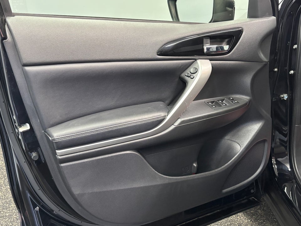 Mitsubishi Eclipse Cross 2,4 PHEV Invite CVT 4WD 5d