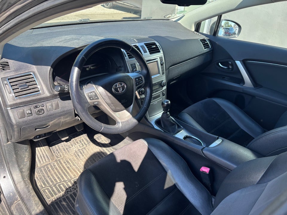 Toyota Avensis 2,0 D-4D T1 stc. 5d