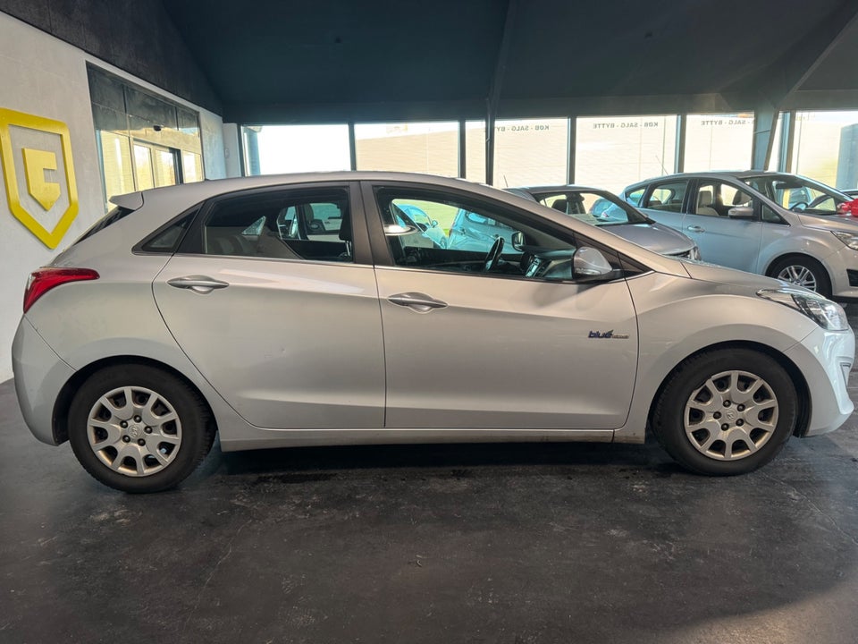 Hyundai i30 1,6 CRDi 110 Style Eco 5d