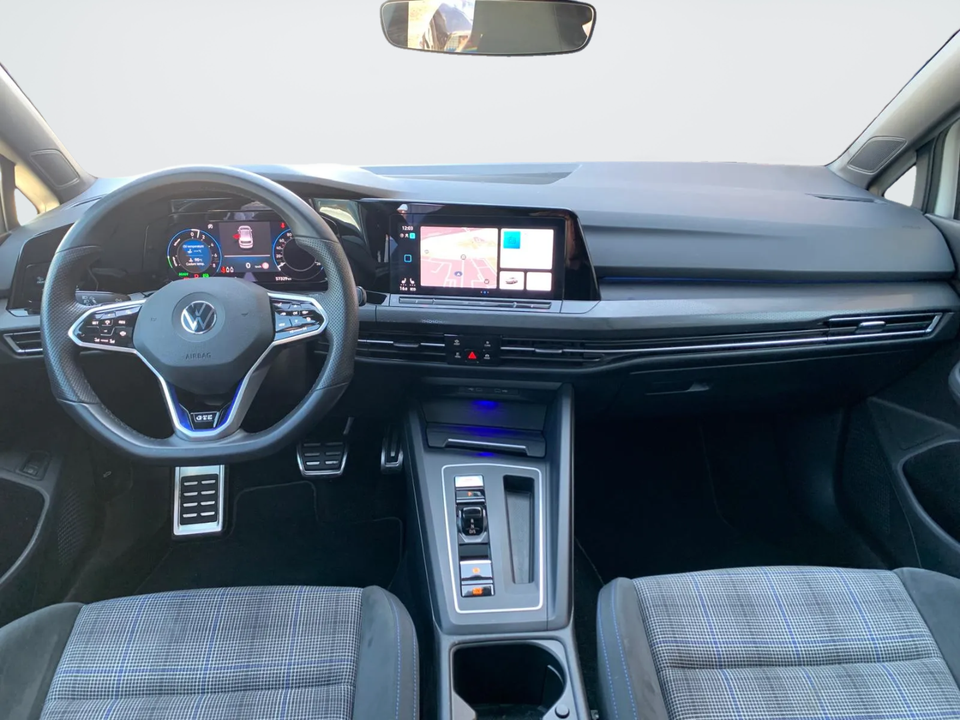 VW Golf VIII 1,4 GTE DSG 5d