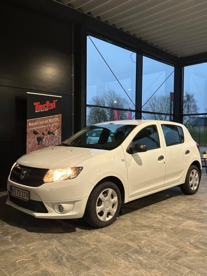 Dacia Sandero 1,2 16V Base 5d