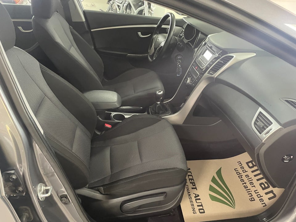 Hyundai i30 1,6 GDi Premium 5d